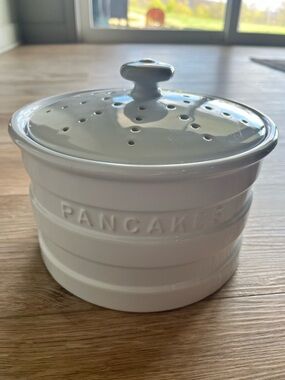 Williams Sonoma Ceramic Pancake Warmer